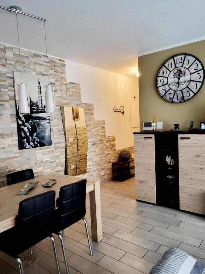 Varese Prime - Large Independent Apartment, Air Conditioning, 2 Bathrooms, 2 Free Covered Parking Spaces, No Restricted Traffic Zone, Train Station 100M, Theatre 150M, Historic City Centre Zewnętrze zdjęcie