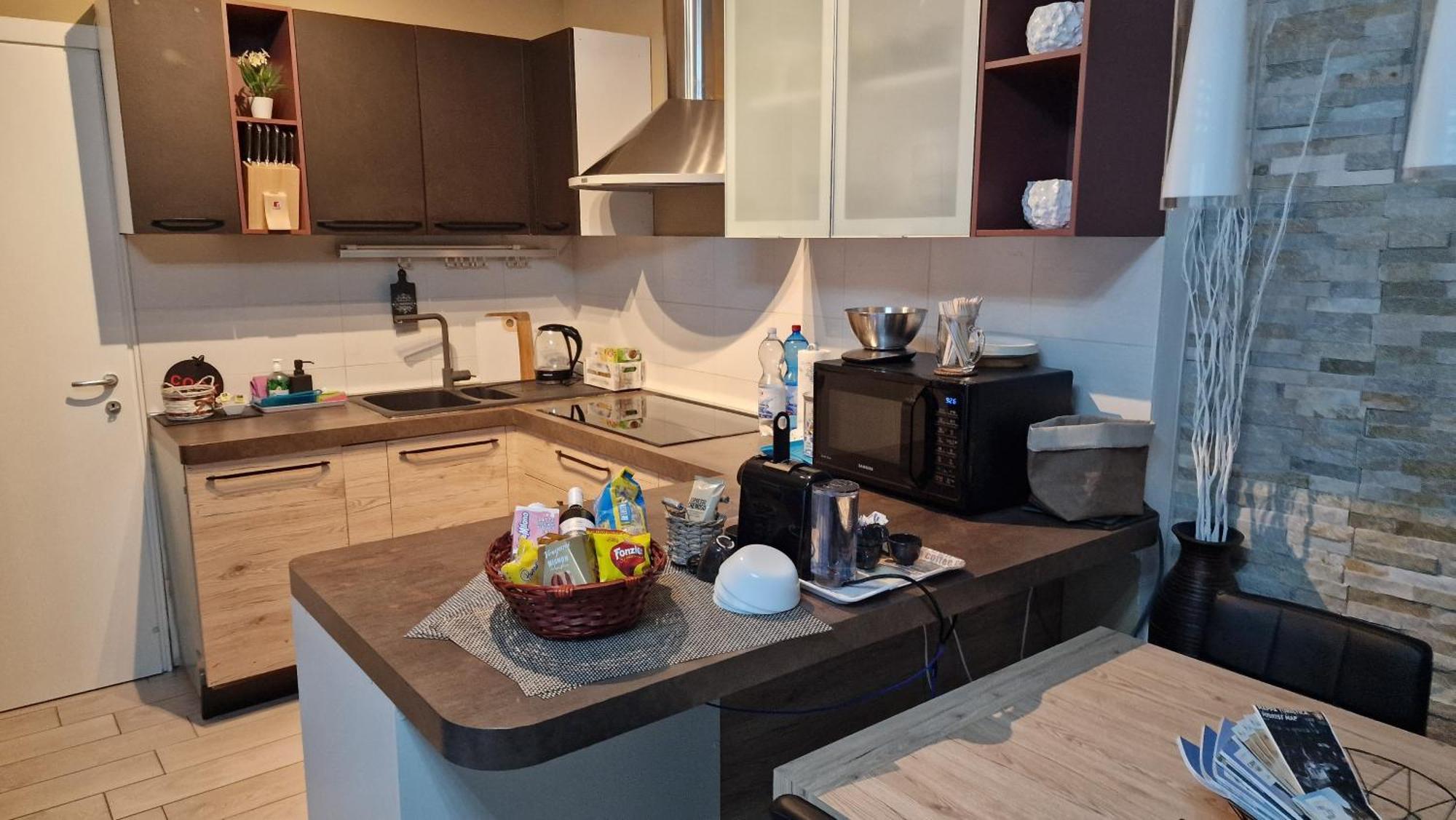 Varese Prime - Large Independent Apartment, Air Conditioning, 2 Bathrooms, 2 Free Covered Parking Spaces, No Restricted Traffic Zone, Train Station 100M, Theatre 150M, Historic City Centre Zewnętrze zdjęcie